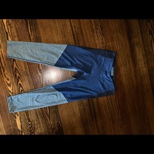 Outdoor voices 3/4 leggings in tri-tone blues